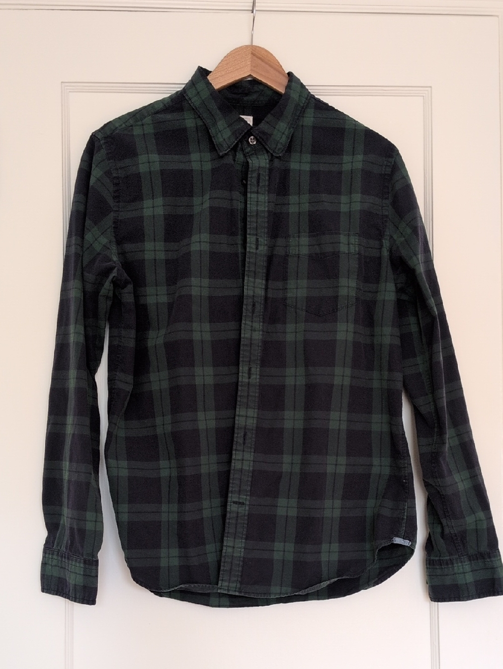 GAP Men's Black & Green Plaid Button-Down Shirt